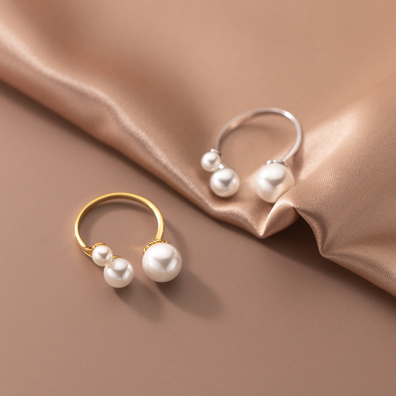 Trio Pearl – Öppen Ring med Tre Pärlor & Guldton