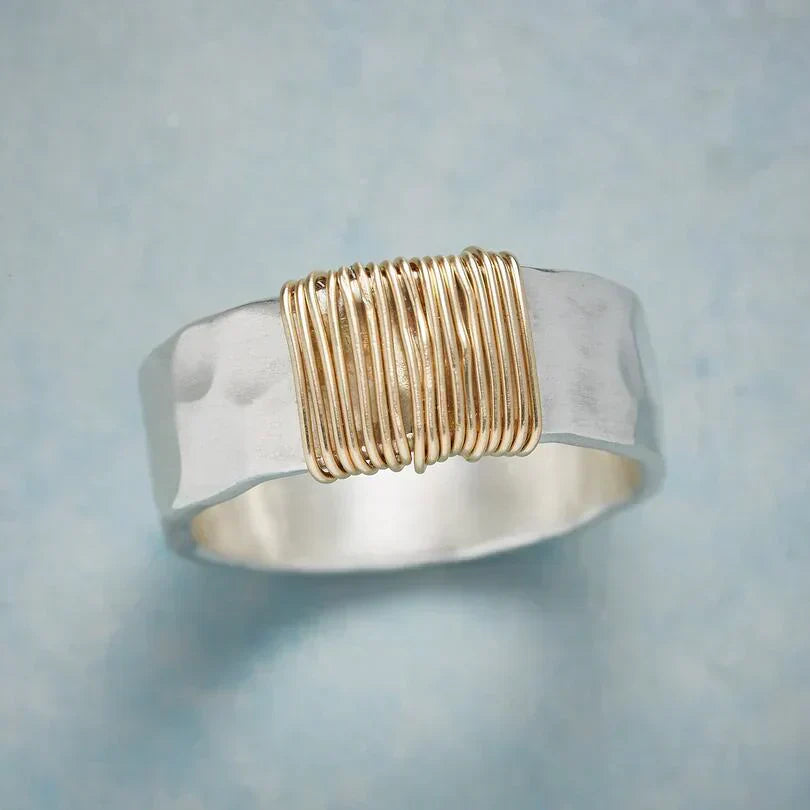 Bindning – Handgjord Ring i Silver & Guldtråd