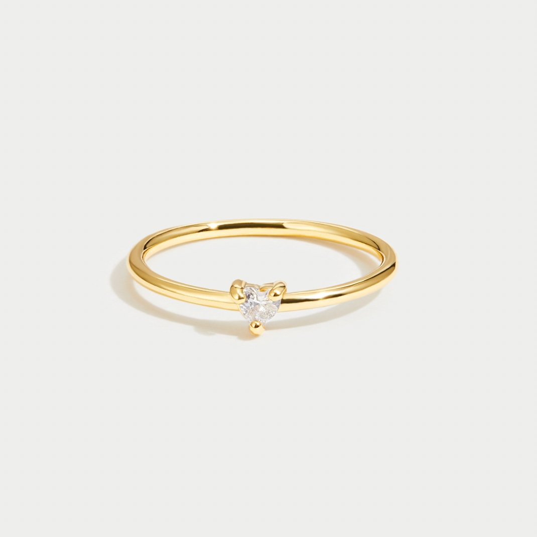 Hjärta – Tunn Ring med Hjärtformad Kristall & Guldton